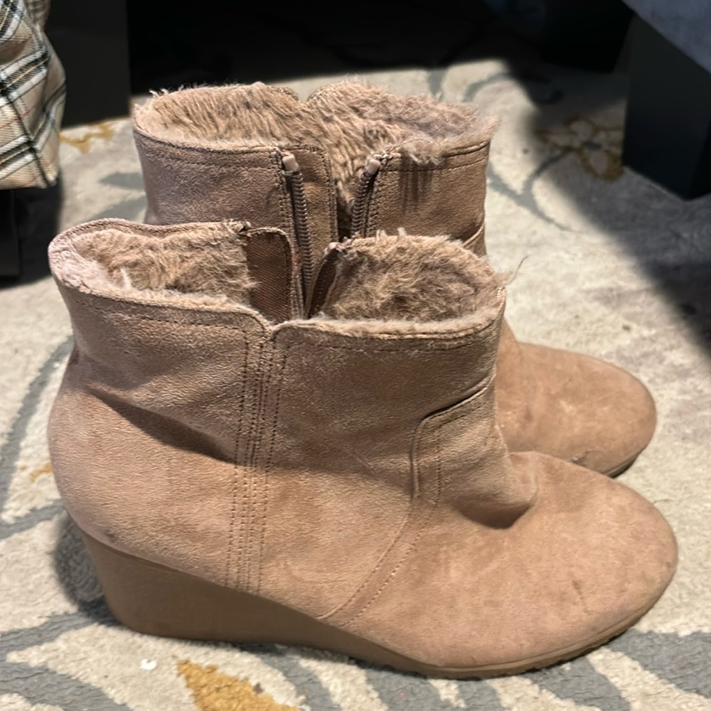 Old Navy Wedge Fur-lined Booties 8.5